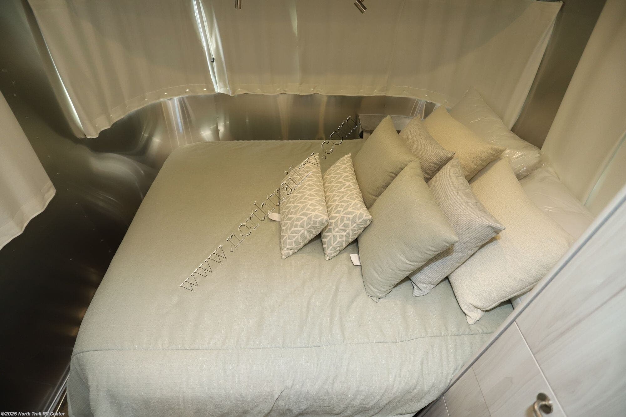 New 2025 Airstream International 23FB available in Fort Myers, Florida