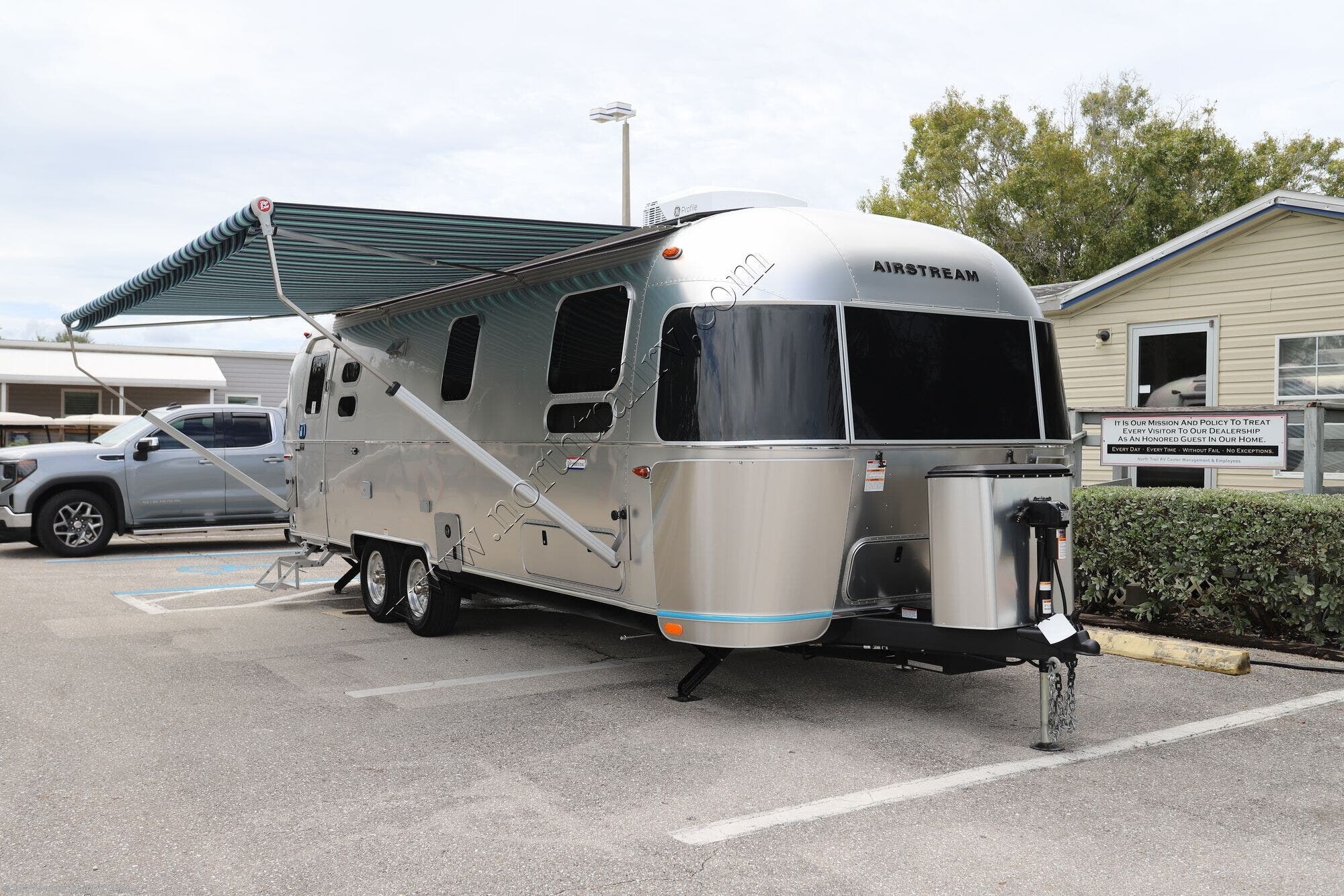 Email now about this 2026 Airstream International 27FB! New 2026 Airstream International 27FB available in Fort Myers, Florida