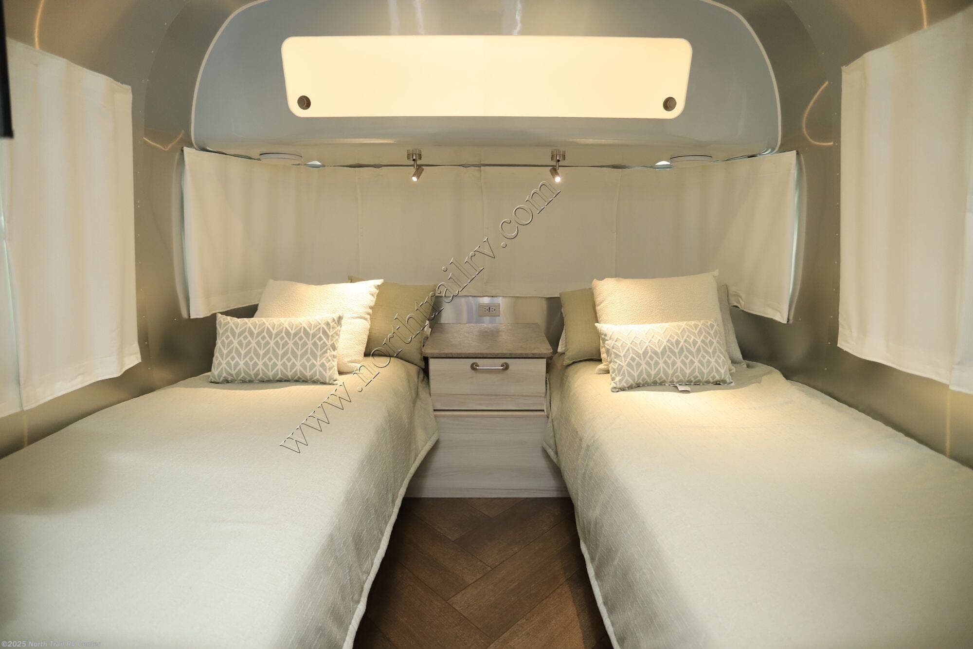New 2026 Airstream International 27FB available in Fort Myers, Florida