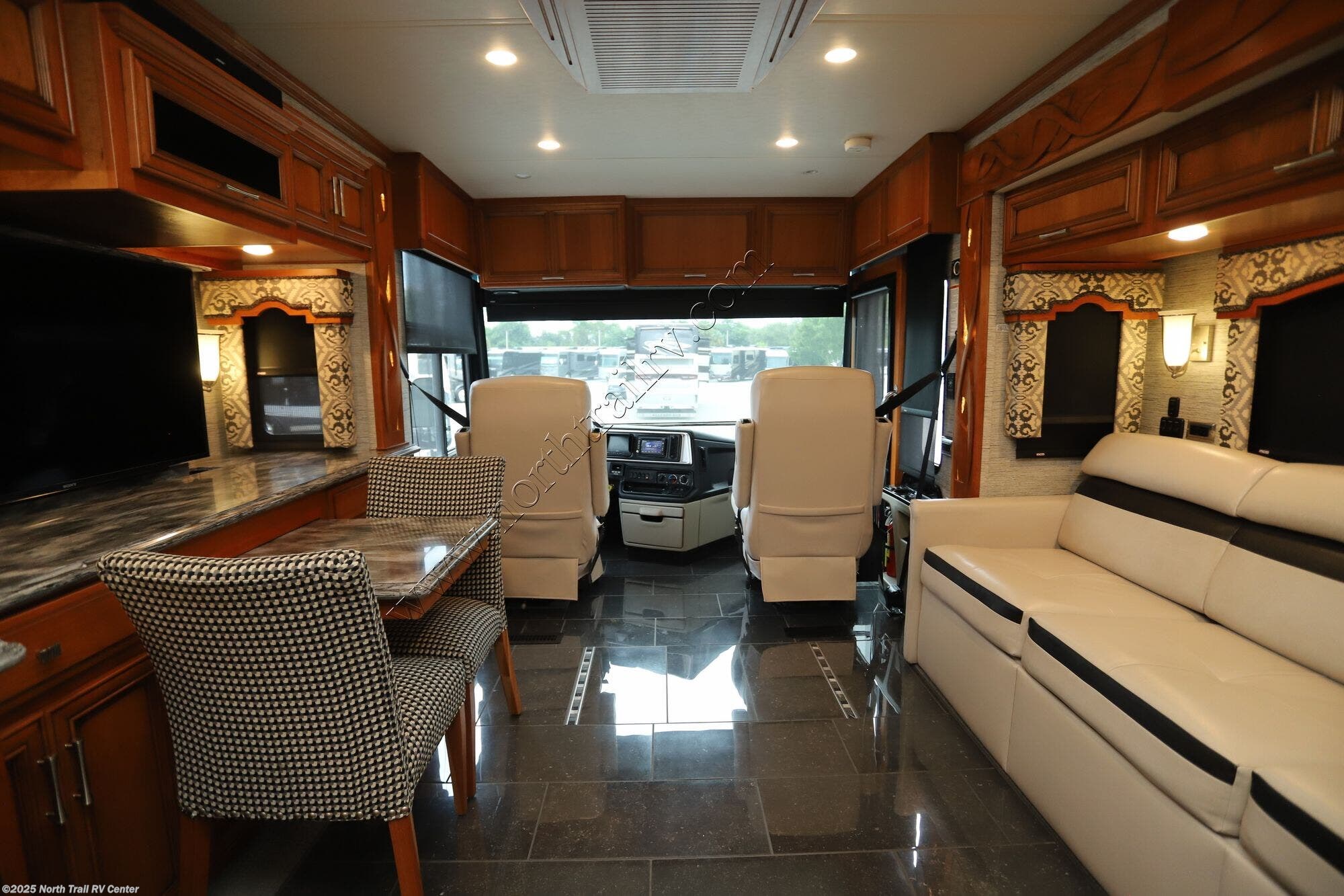 Used 2018 Newmar Ventana 3407 available in Fort Myers, Florida