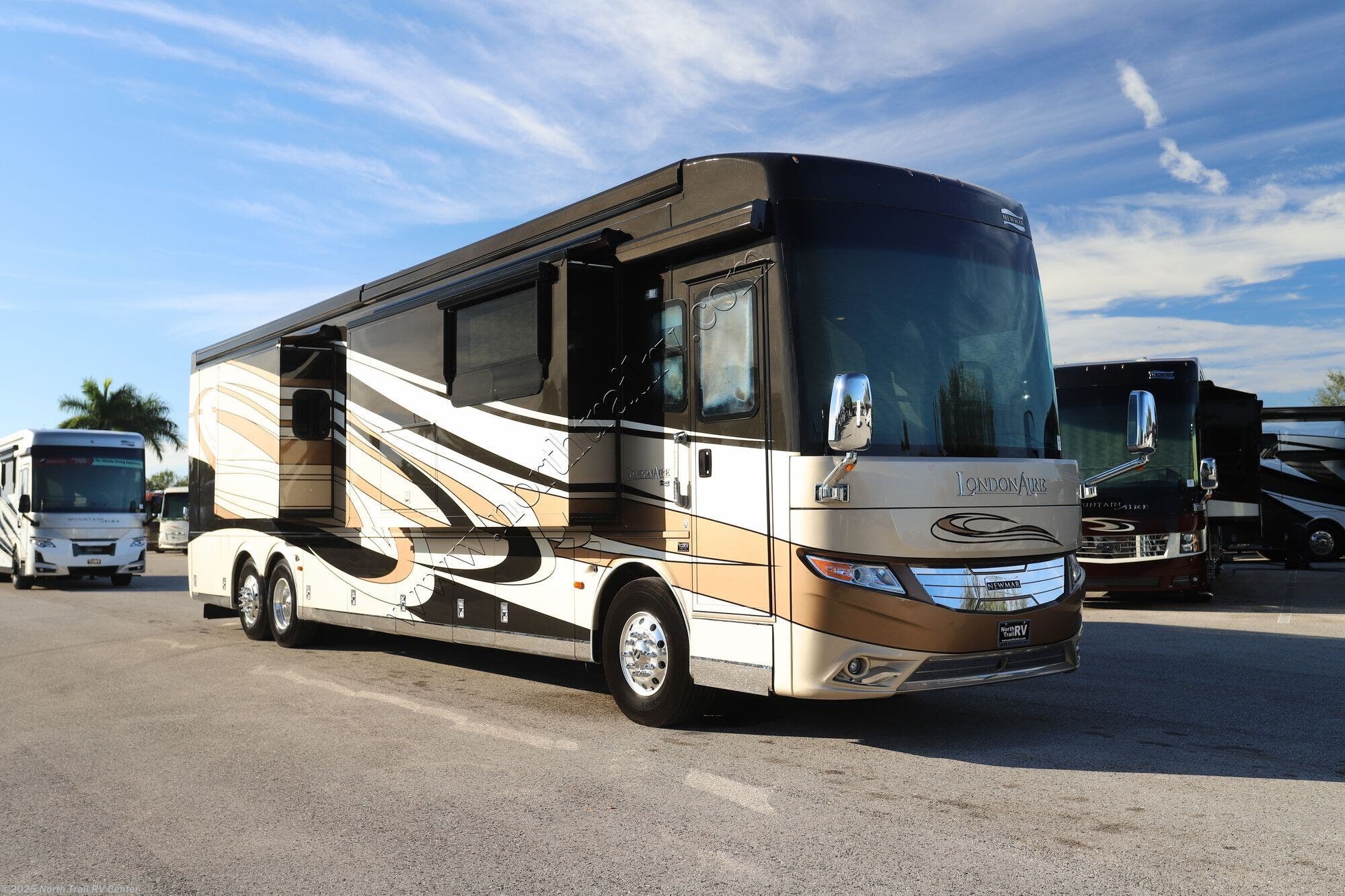 Call now about this 2017 Newmar London Aire 4519! 2017 Newmar London Aire 4519 - Used Class A For Sale by North Trail RV Center in Fort Myers, Florida
