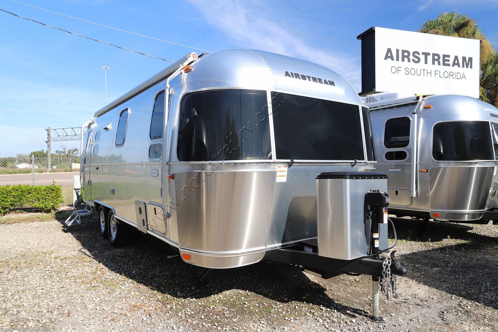 Email now about this 2026 Airstream Flying Cloud 25FB! New 2026 Airstream Flying Cloud 25FB available in Fort Myers, Florida