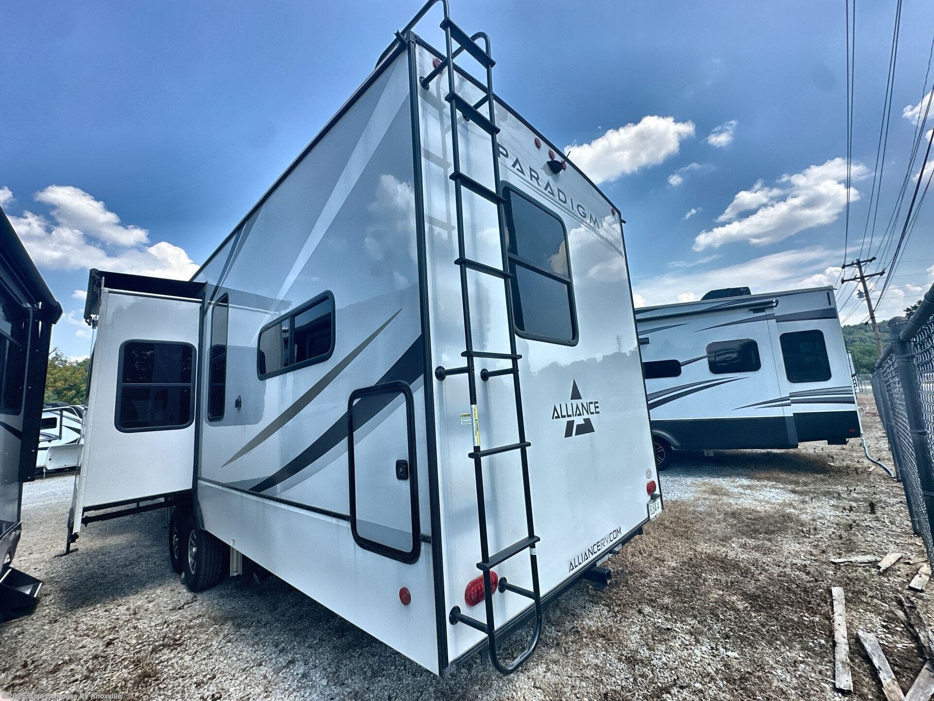 Contact us now about this 2023 Alliance RV Paradigm 382RK! 2023 Paradigm 382RK by Alliance RV from Blue Compass RV Knoxville in Louisville, Tennessee