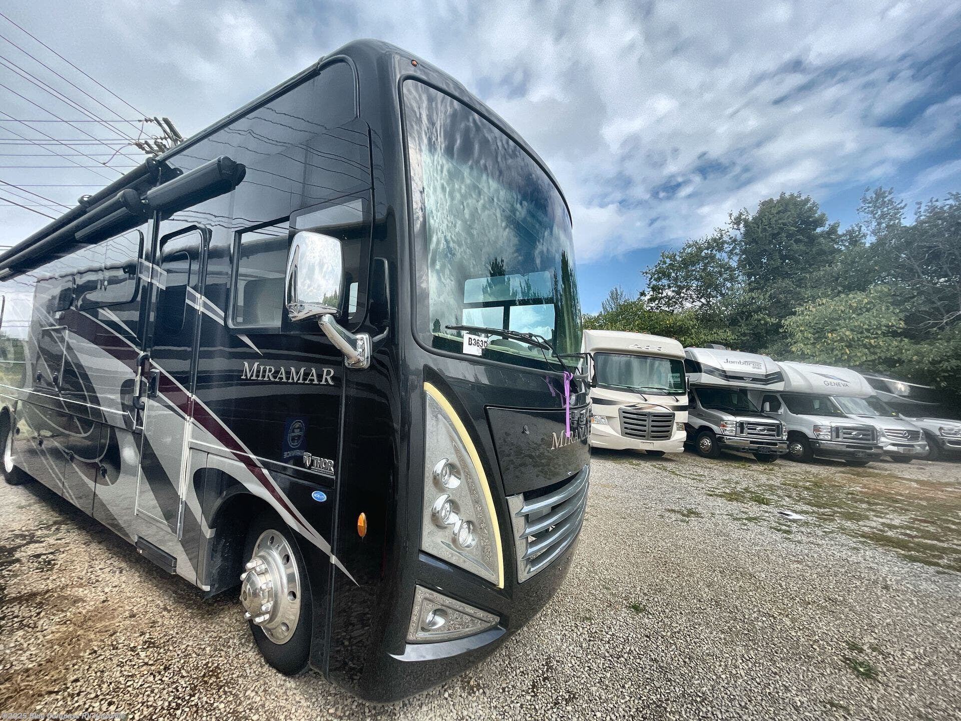 Contact us now about this 2022 Thor Motor Coach Miramar 35.2! 2022 Miramar 35.2 by Thor Motor Coach from Blue Compass RV Knoxville in Louisville, Tennessee