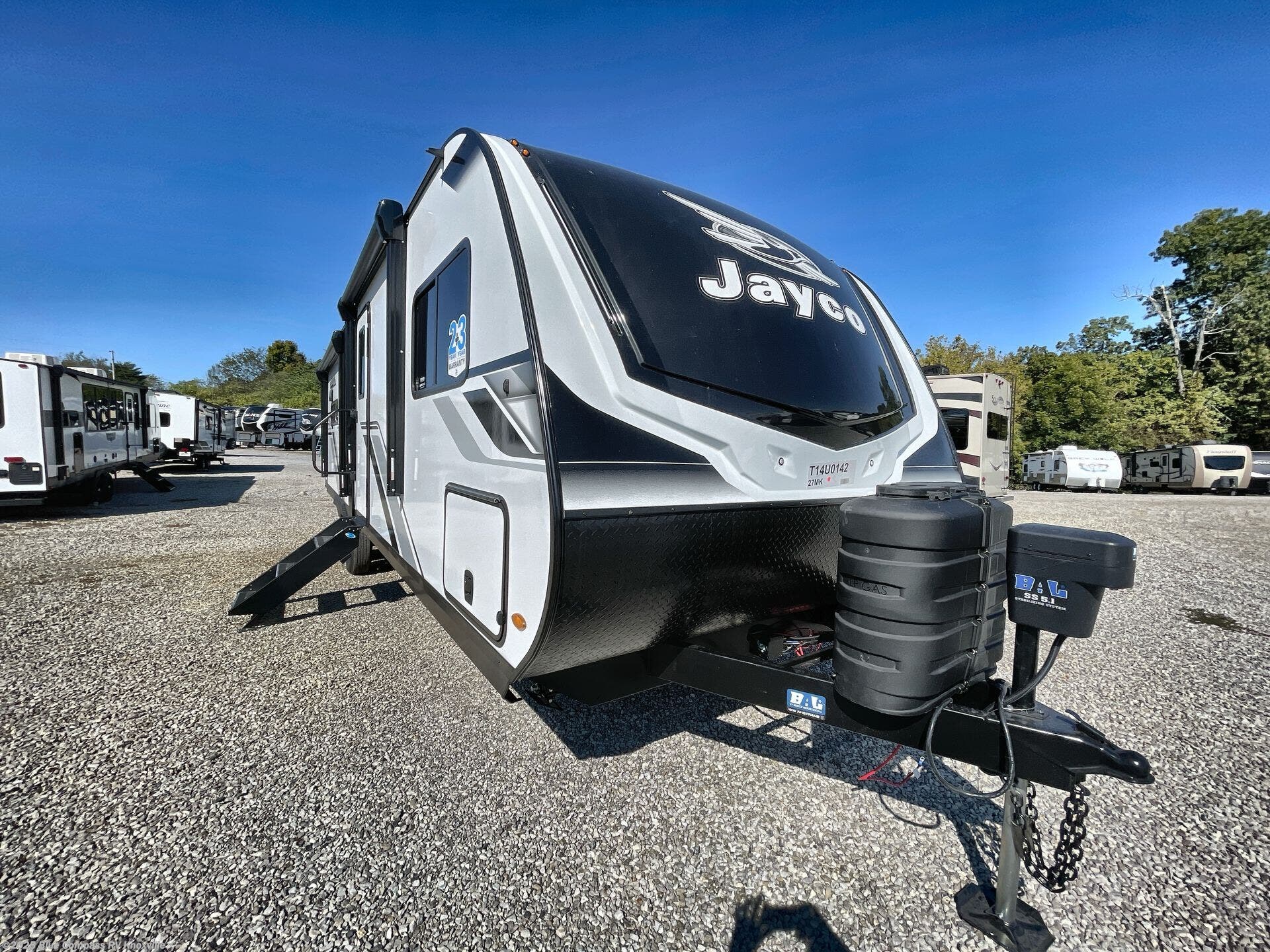 Contact us now about this 2026 Jayco Jay Feather 27MK! 2026 Jay Feather 27MK by Jayco from Blue Compass RV Knoxville in Louisville, Tennessee
