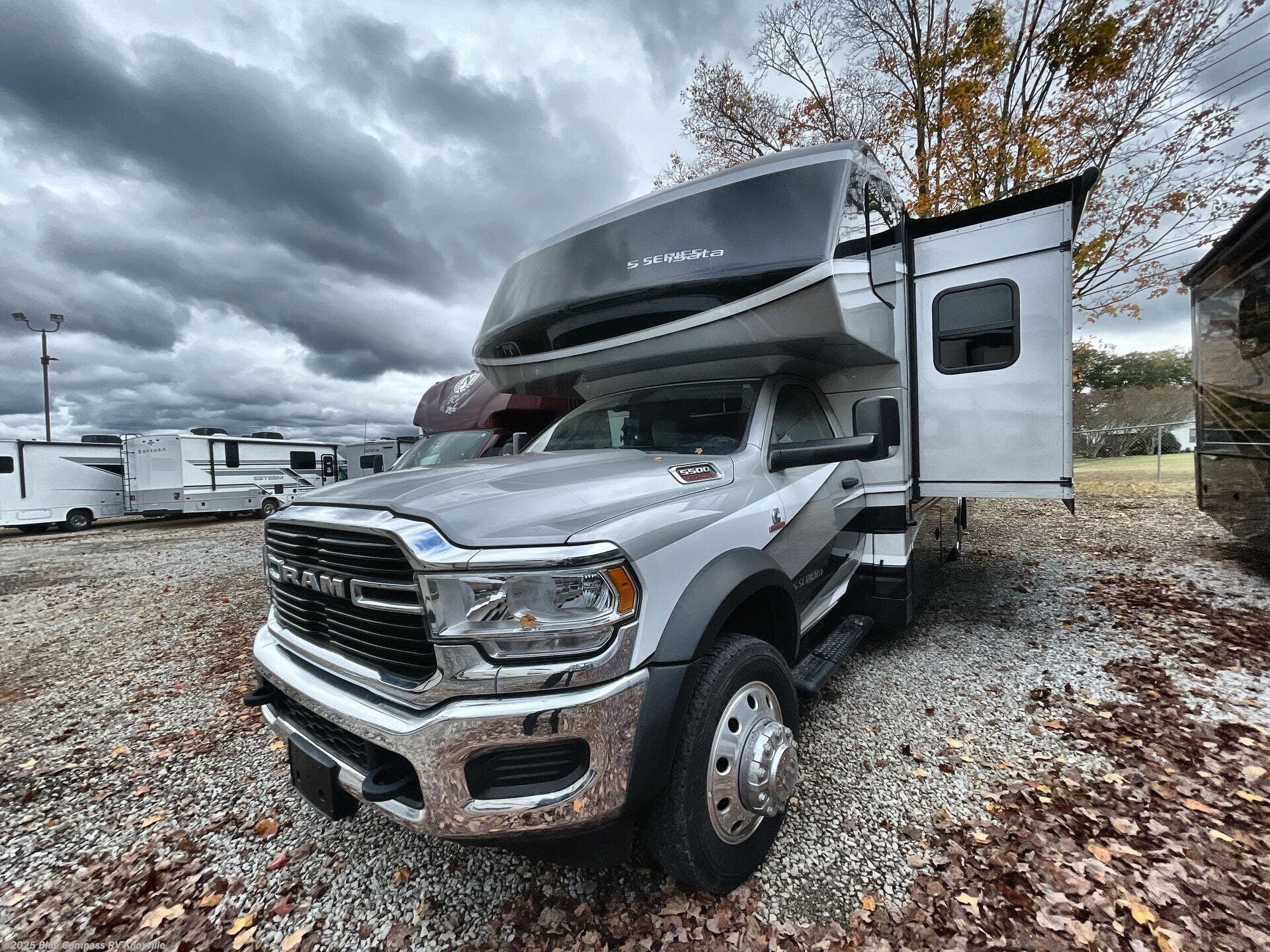 Used 2021 Dynamax Corp Isata 5 30FW available in Louisville, Tennessee