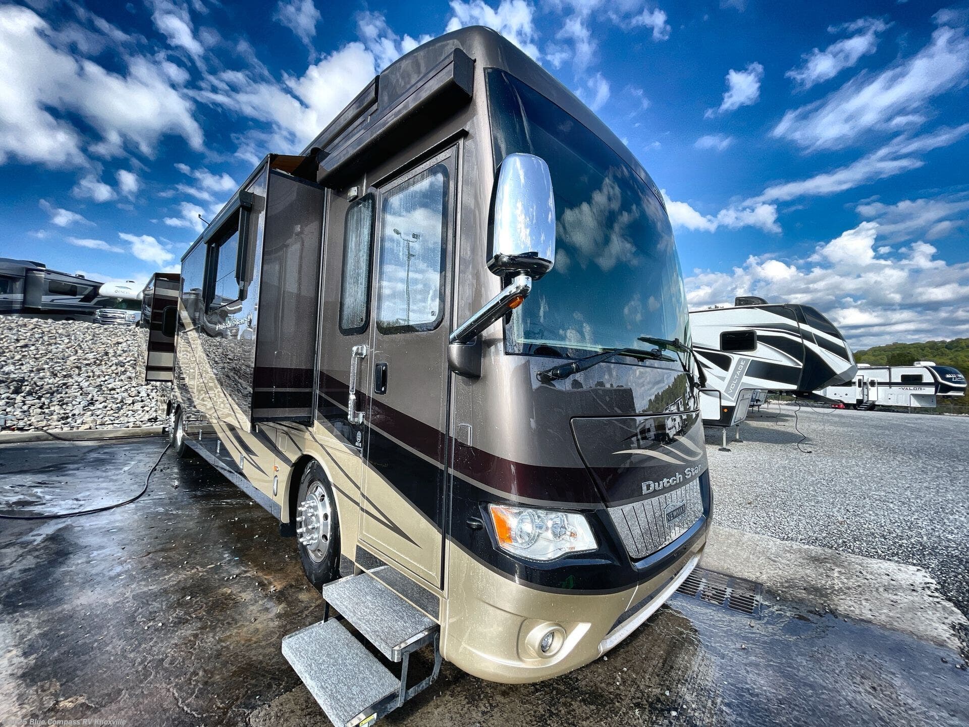 Contact us now about this 2018 Newmar Dutch Star 4018! 2018 Dutch Star 4018 by Newmar from Blue Compass RV Knoxville in Louisville, Tennessee
