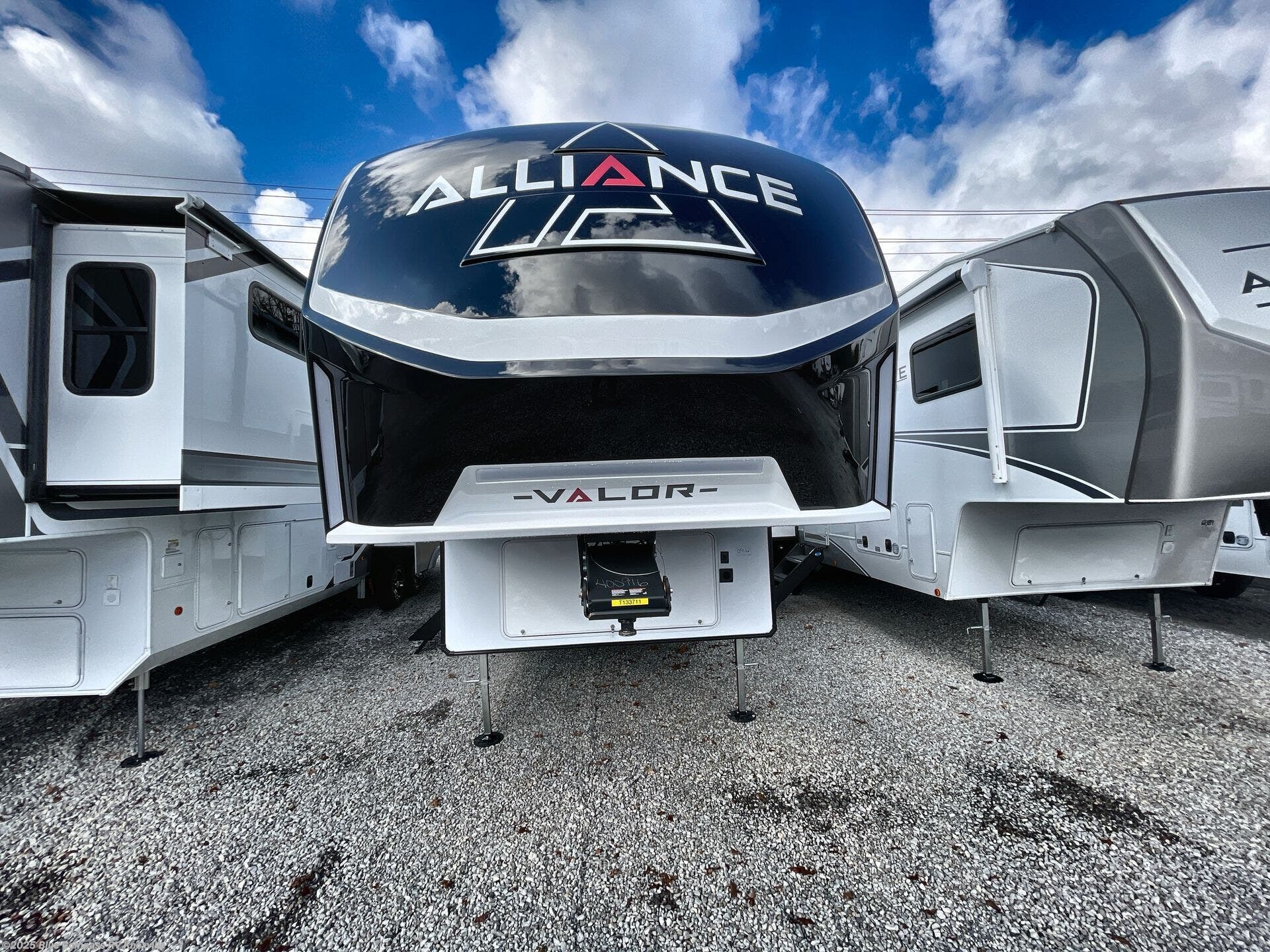 New 2026 Alliance RV Valor All-Access 32A10 available in Louisville, Tennessee