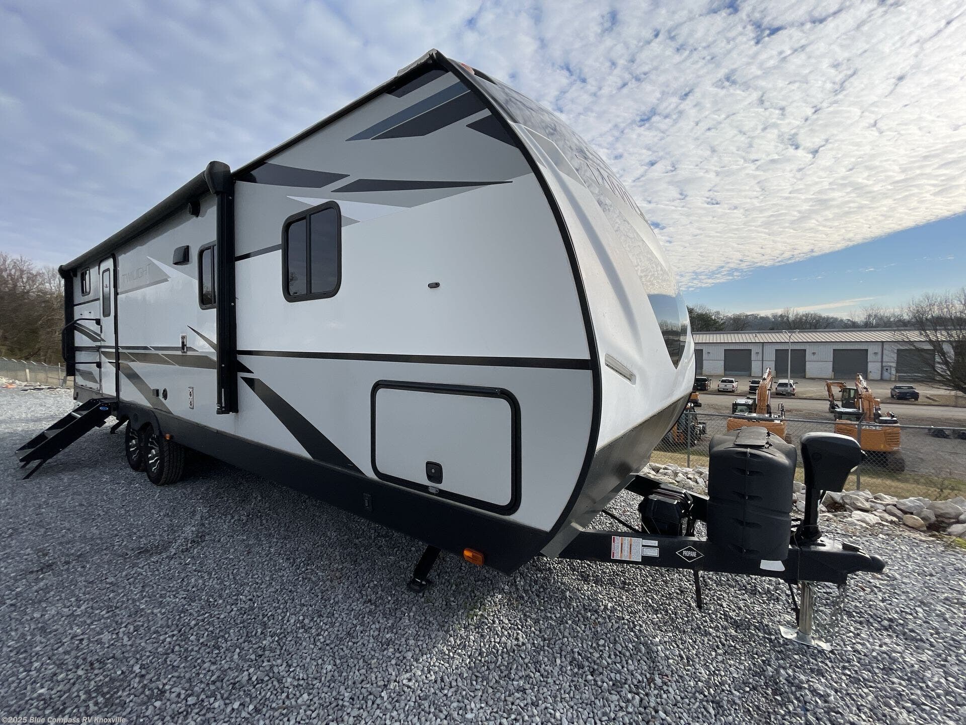 Contact us now about this 2021 Cruiser RV Twilight Signature TWS 2800! 2021 Twilight Signature TWS 2800 by Cruiser RV from Blue Compass RV Knoxville in Louisville, Tennessee