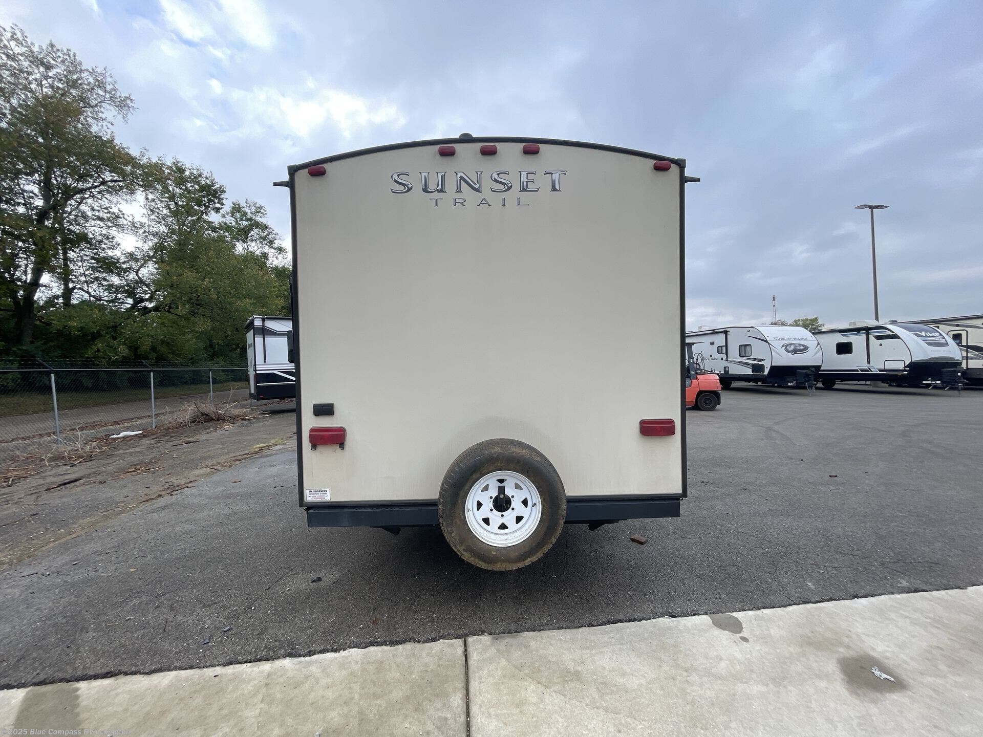 Contact us now about this 2015 CrossRoads Sunset Trail Reserve ST28BH! 2015 Sunset Trail Reserve ST28BH by CrossRoads from Blue Compass RV Lexington in Georgetown, Kentucky