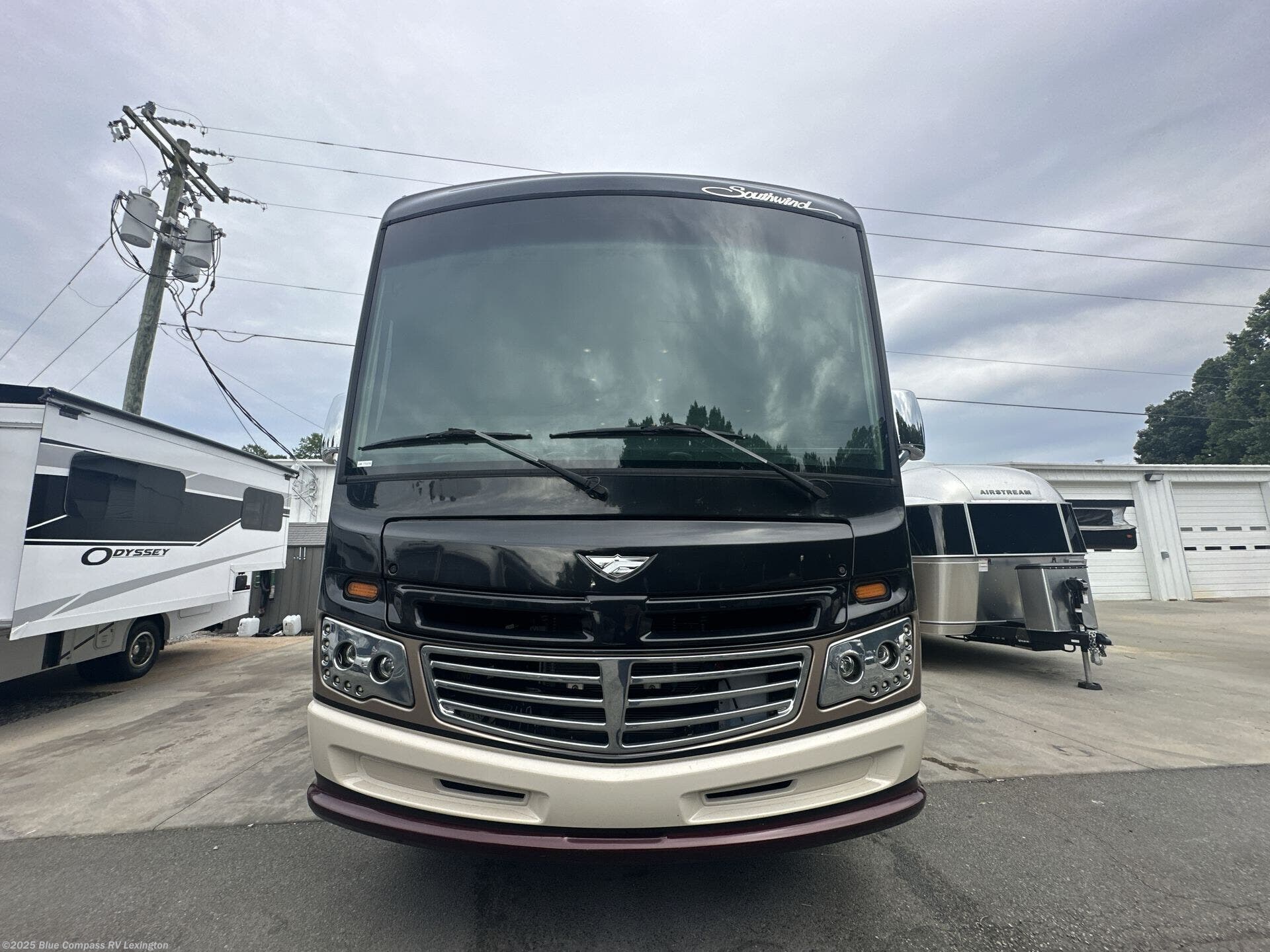 Contact us now about this 2019 Fleetwood Southwind 34C! 2019 Southwind 34C by Fleetwood from Blue Compass RV Lexington in Georgetown, Kentucky