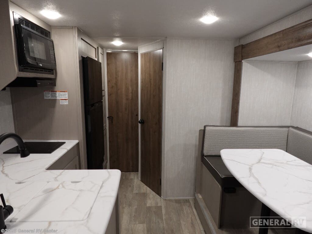 Call now about this 2025 Coachmen Clipper 22BHSR-E! 2025 Coachmen Clipper 22BHSR-E - New Travel Trailer For Sale by General RV Center in West Palm Beach, Florida