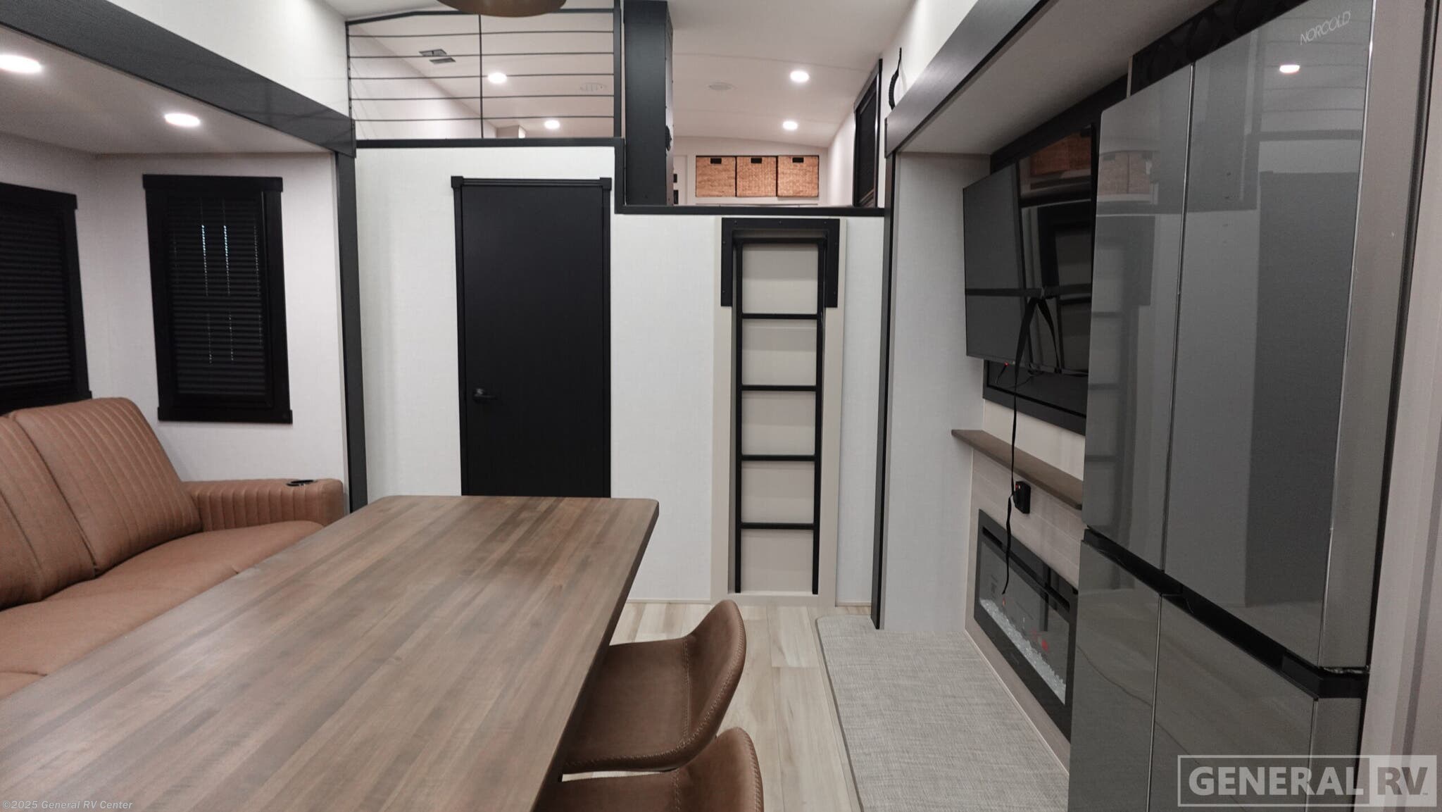 Call now about this 2026 Forest River SALEM-HEM 376FAM! 2026 Forest River SALEM-HEM 376FAM - New Fifth Wheel For Sale by General RV Center in West Palm Beach, Florida