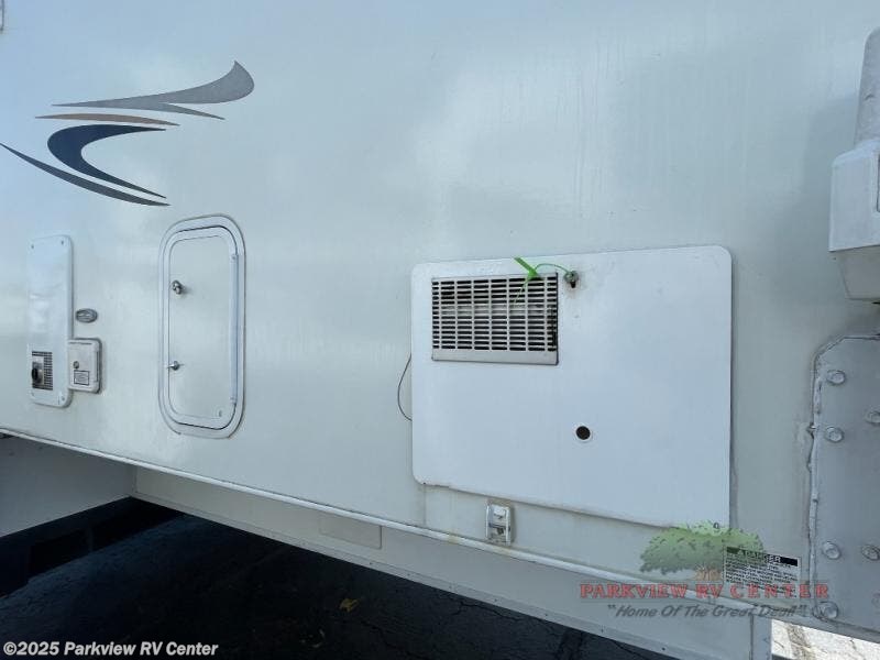 Used 2007 Lance Lance 1181 available in Smyrna, Delaware