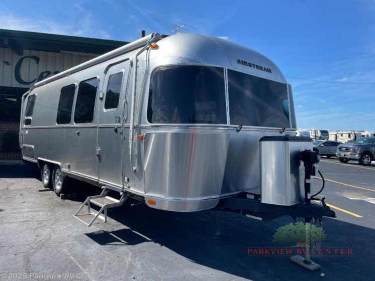 Email now about this 2024 Airstream Flying Cloud 28RB Twin! Used 2024 Airstream Flying Cloud 28RB Twin available in Smyrna, Delaware