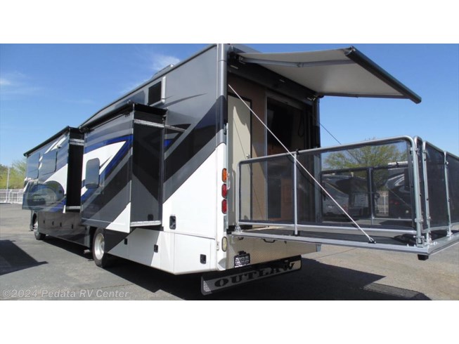 2016 Outlaw 38RE w/3slds by Thor Motor Coach from Pedata RV Center in Tucson, Arizona