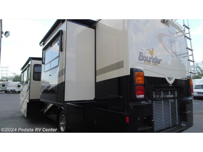 2008 Bounder Diesel 38S w/3slds by Fleetwood from Pedata RV Center in Tucson, Arizona