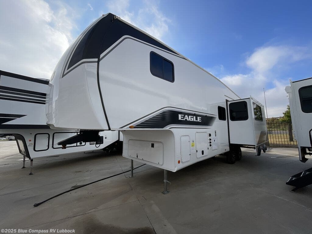 New 2025 Jayco Eagle SLE 28BHU available in Lubbock, Texas
