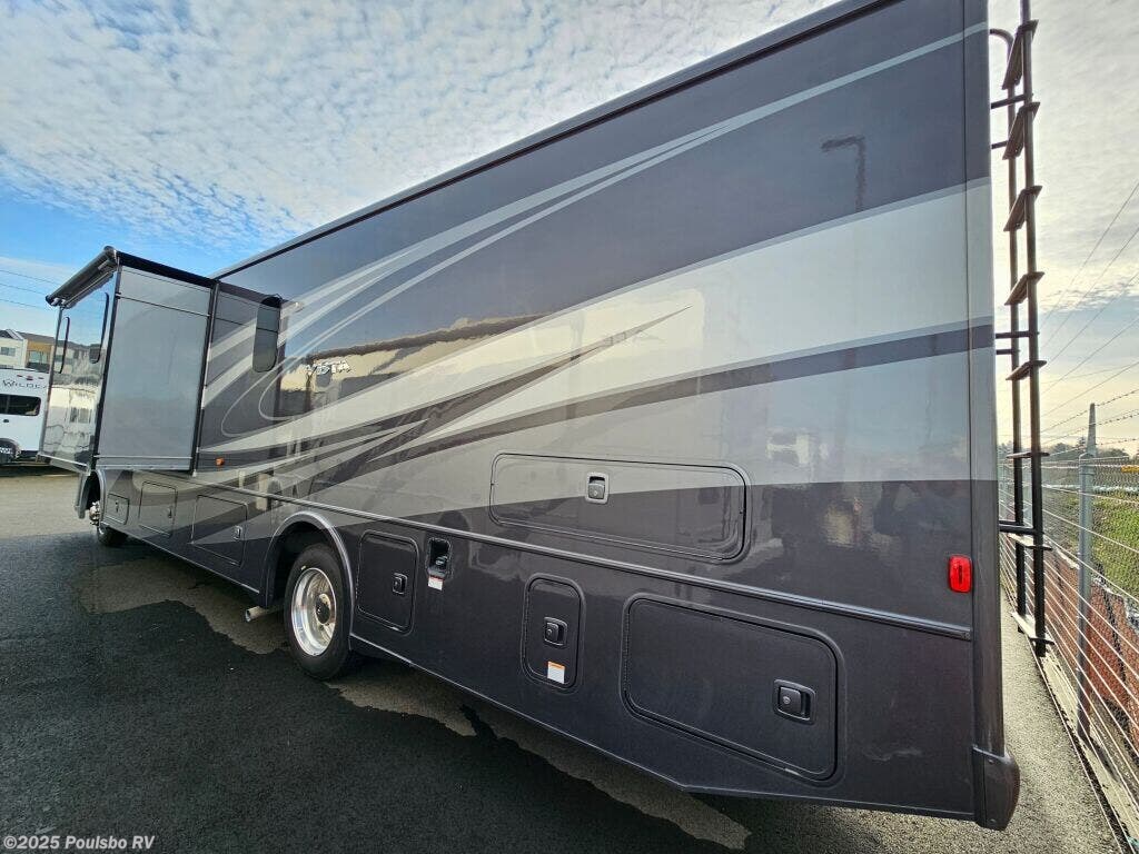 Contact us now about this 2024 Winnebago Vista 34R! 2024 Vista 34R by Winnebago from Poulsbo RV in Kent, Washington