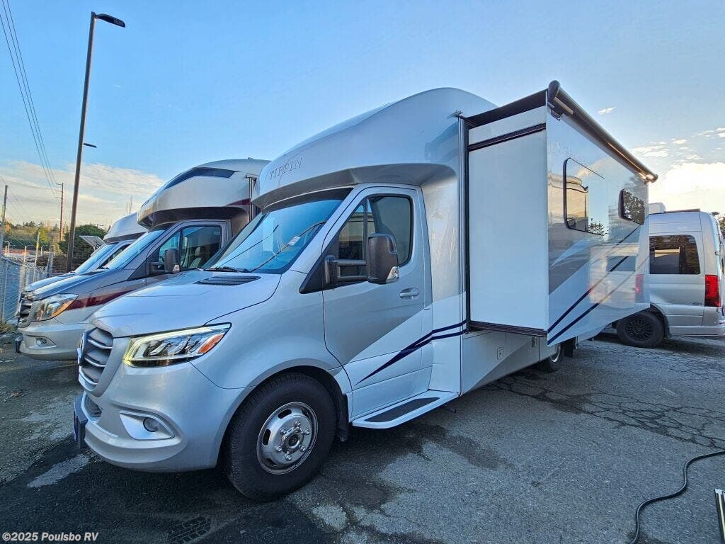 Call now about this 2022 Tiffin Wayfarer 25RW! 2022 Tiffin Wayfarer 25RW - Used Class C For Sale by Poulsbo RV in Kent, Washington features Awning