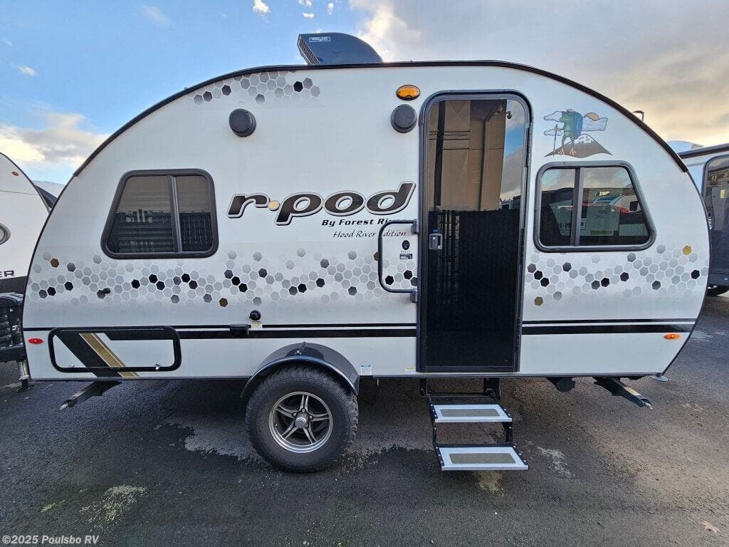 Call now about this 2021 Forest River R-Pod 25EU! 2021 Forest River R-Pod 25EU - Used Travel Trailer For Sale by Poulsbo RV in Kent, Washington
