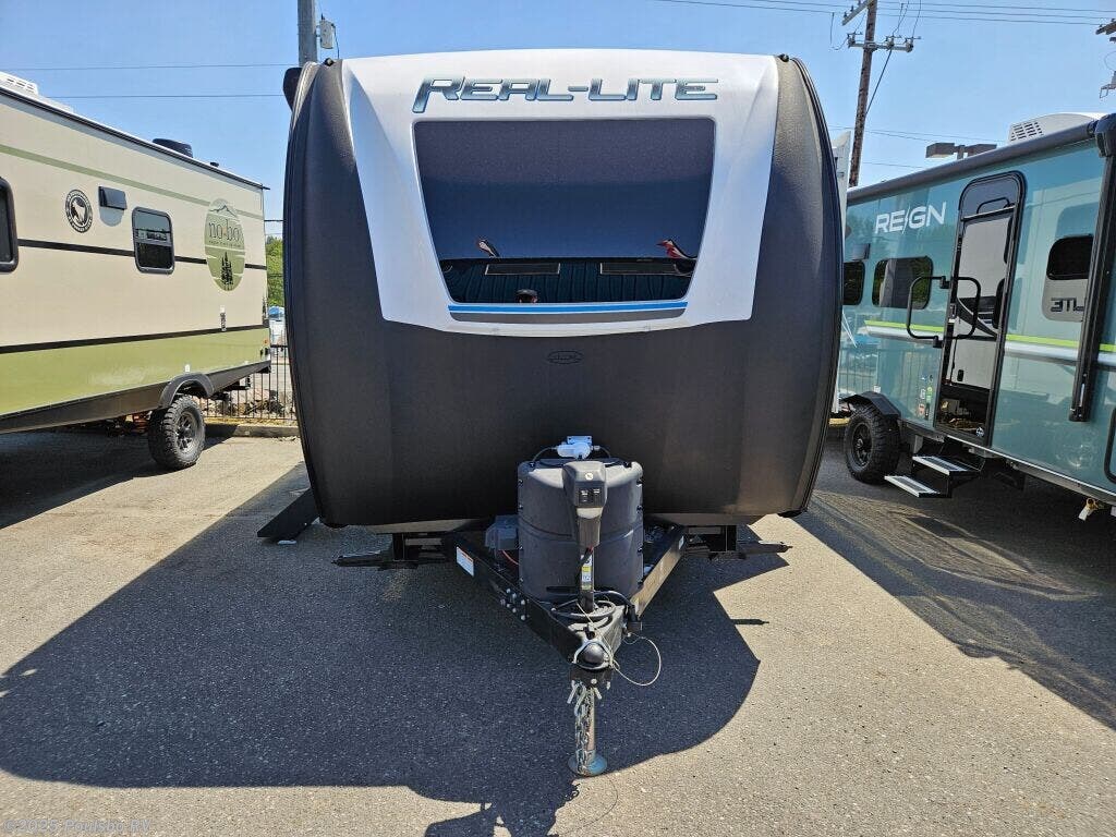 Call now about this 2022 Palomino Real-Lite Mini RL-189! 2022 Palomino Real-Lite Mini RL-189 - Used Travel Trailer For Sale by Poulsbo RV in Everett, Washington features Awning