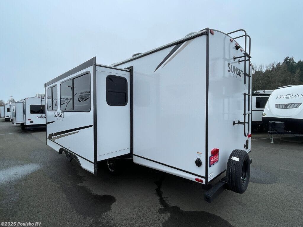 Contact us now about this 2024 CrossRoads Sunset Trail Super Lite SS253RB! 2024 Sunset Trail Super Lite SS253RB by CrossRoads from Poulsbo RV in Sumner, Washington