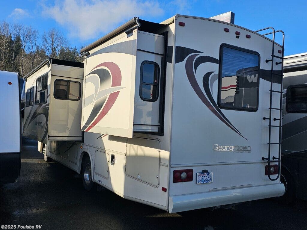 Call now about this 2018 Forest River Georgetown 3 Series GT3 30X3! 2018 Forest River Georgetown 3 Series GT3 30X3 - Used Class A For Sale by Poulsbo RV in Sumner, Washington features Awning