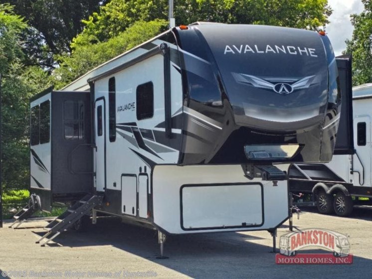 Email now about this 2020 Keystone Avalanche 379BH! Used 2020 Keystone Avalanche 379BH available in Huntsville, Alabama