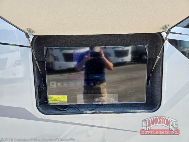 Contact us now about this 2026 Tiffin Wayfarer 25 XRW! 2026 Wayfarer 25 XRW by Tiffin from Bankston Motor Homes of Huntsville in Huntsville, Alabama