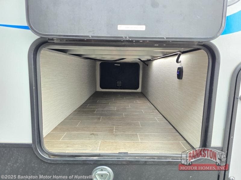 Contact us now about this 2020 Forest River Cherokee Arctic Wolf Suite 3550! 2020 Cherokee Arctic Wolf Suite 3550 by Forest River from Bankston Motor Homes of Huntsville in Huntsville, Alabama