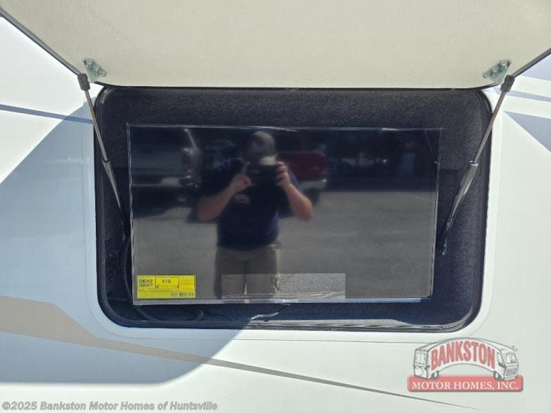 Contact us now about this 2026 Tiffin Wayfarer 25 XLW! 2026 Wayfarer 25 XLW by Tiffin from Bankston Motor Homes of Huntsville in Huntsville, Alabama