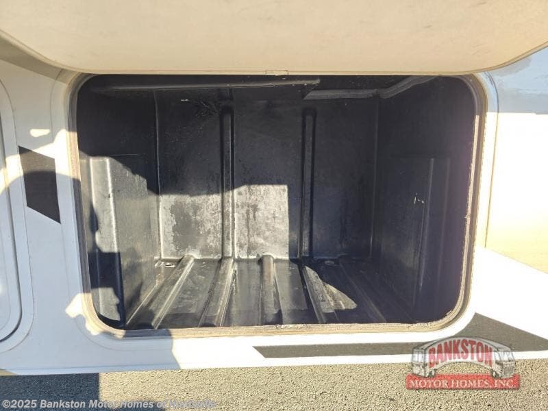 Contact us now about this 2007 Four Winds International Kodiak 33K! 2007 Kodiak 33K by Four Winds International from Bankston Motor Homes of Huntsville in Huntsville, Alabama