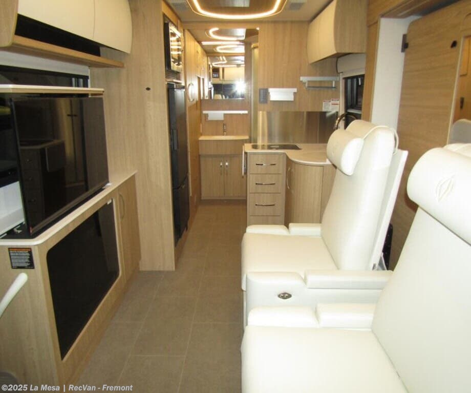 New 2025 Leisure Travel Unity U24MB available in Fremont, California