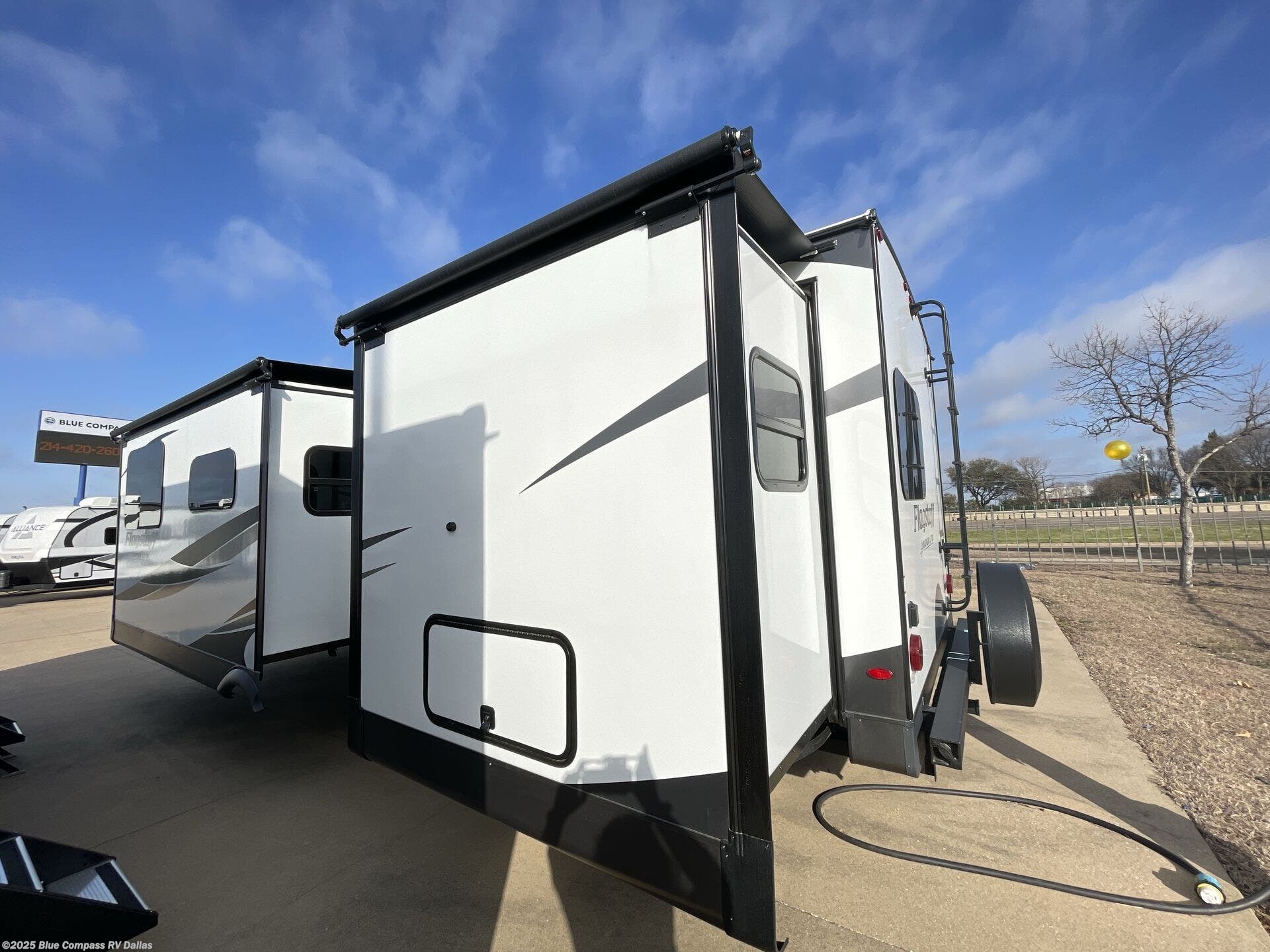 Call now about this 2025 Forest River Flagstaff Super Lite 26FKBS! 2025 Forest River Flagstaff Super Lite 26FKBS - New Travel Trailer For Sale by Blue Compass RV Dallas in Mesquite, Texas