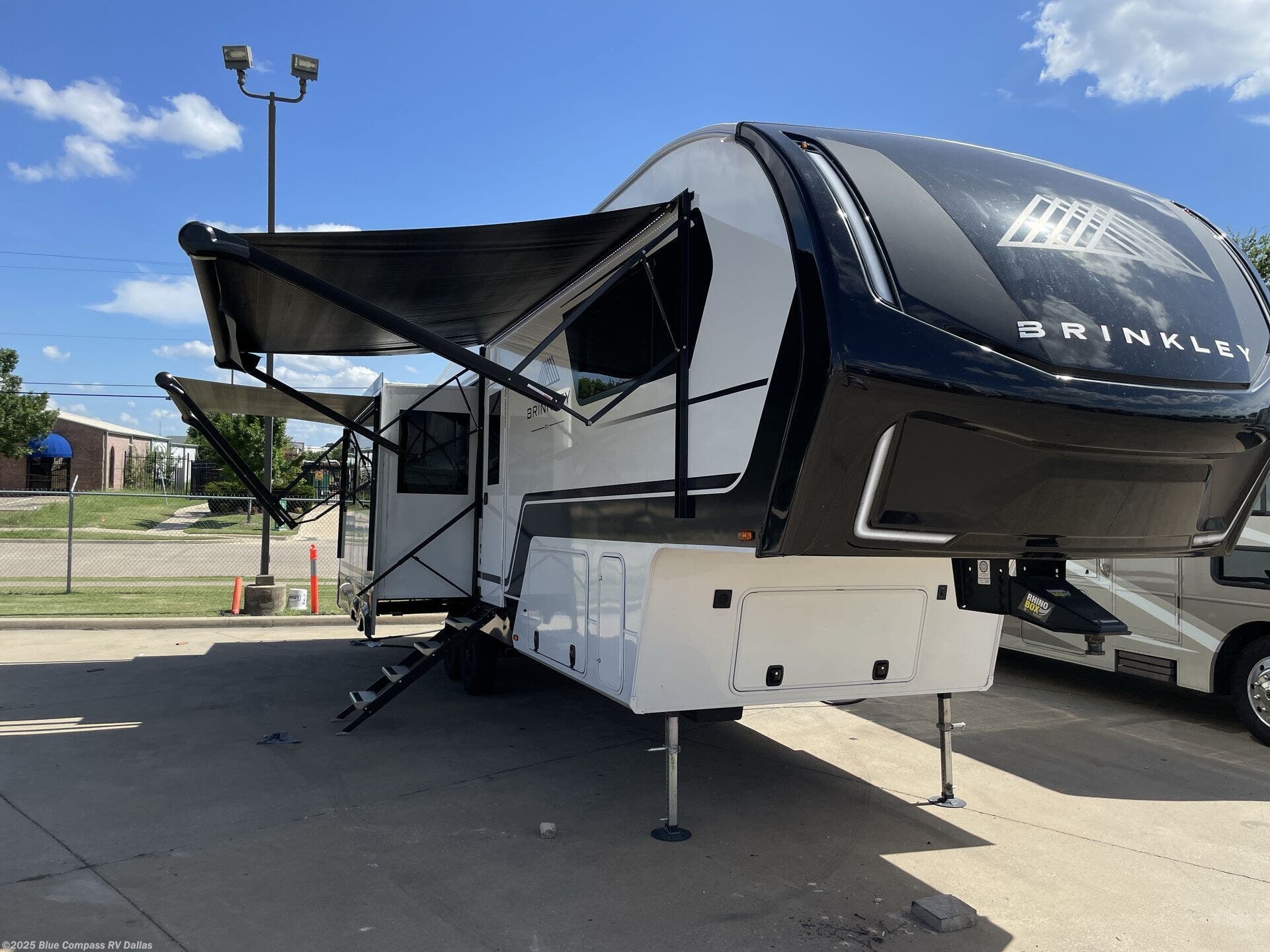 Contact us now about this 2024 Brinkley RV Model Z 3100! 2024 Model Z 3100 by Brinkley RV from Blue Compass RV Dallas in Mesquite, Texas