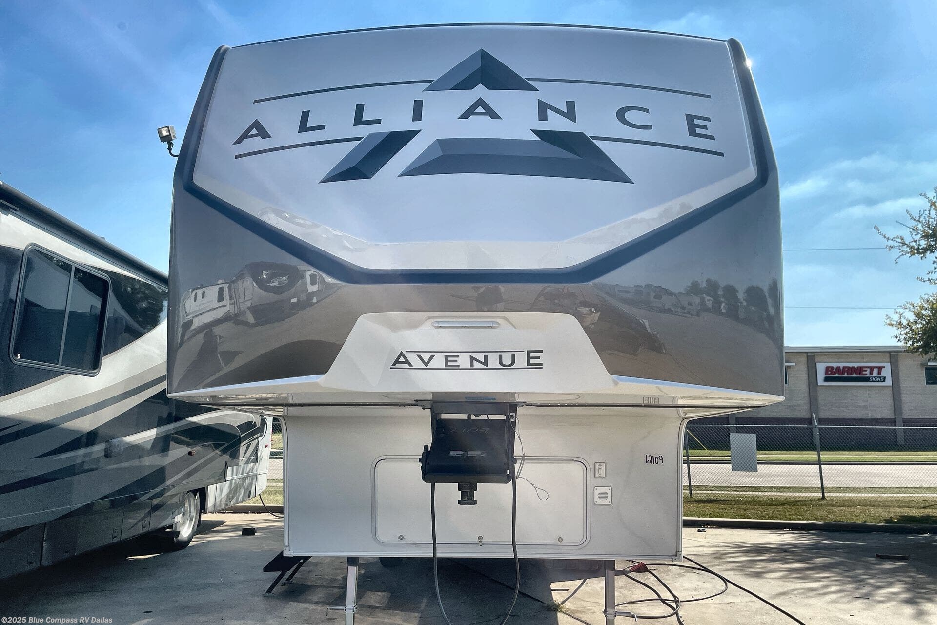 Contact us now about this 2026 Alliance RV Avenue All-Access 30BH! 2026 Avenue All-Access 30BH by Alliance RV from Blue Compass RV Dallas in Mesquite, Texas
