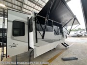 New 2025 Alliance RV Avenue 32RLS available in San Antonio, Texas