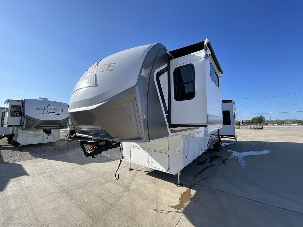 Contact us now about this 2025 Alliance RV Paradigm 395DS! 2025 Paradigm 395DS by Alliance RV from Blue Compass RV San Antonio in San Antonio, Texas