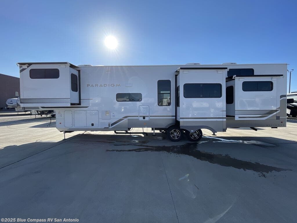 New 2025 Alliance RV Paradigm 395DS available in San Antonio, Texas