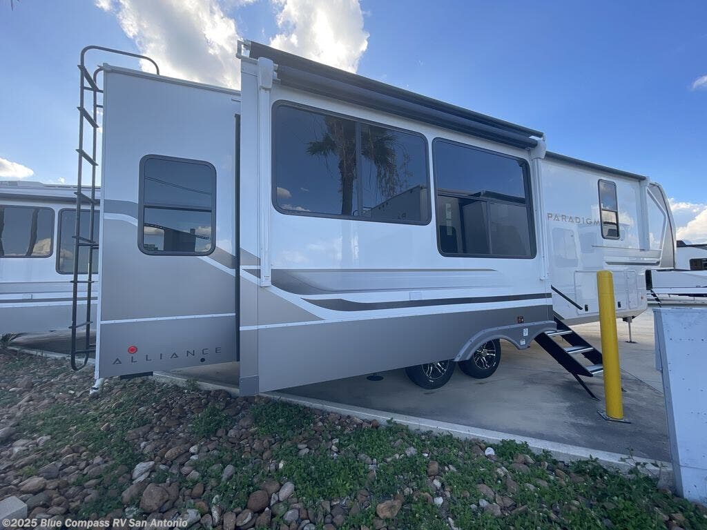 Contact us now about this 2025 Alliance RV Paradigm 340RL! 2025 Paradigm 340RL by Alliance RV from Blue Compass RV San Antonio in San Antonio, Texas