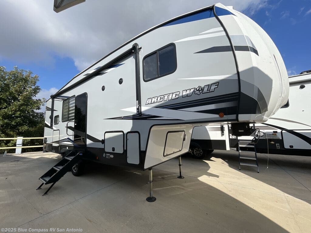Call now about this 2022 Forest River Arctic Wolf 261RK! 2022 Forest River Arctic Wolf 261RK - Used Fifth Wheel For Sale by Blue Compass RV San Antonio in San Antonio, Texas