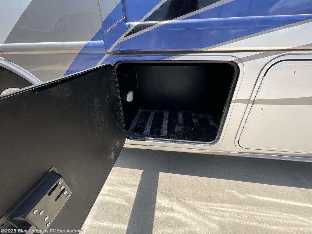 Contact us now about this 2023 Thor Motor Coach Luminate BB35! 2023 Luminate BB35 by Thor Motor Coach from Blue Compass RV San Antonio in San Antonio, Texas