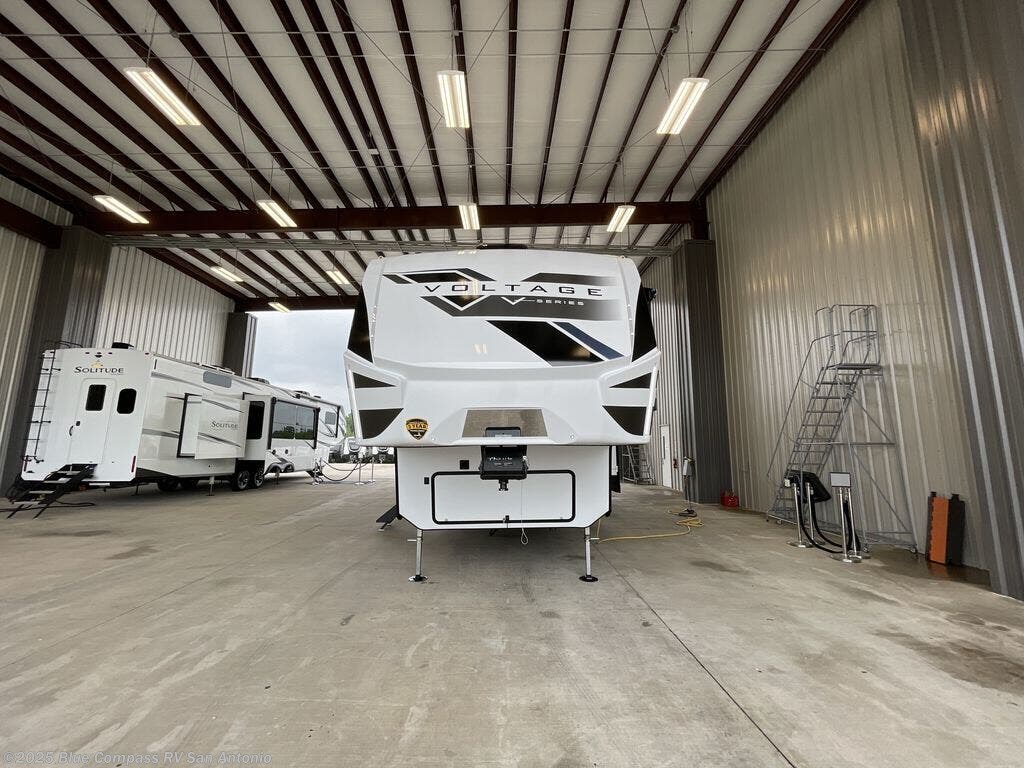 Call now about this 2026 Dutchmen Voltage V-Series 3800! 2026 Dutchmen Voltage V-Series 3800 - New Fifth Wheel For Sale by Blue Compass RV San Antonio in San Antonio, Texas