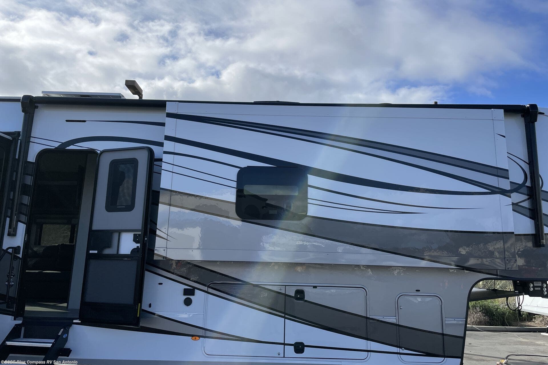 Contact us now about this 2026 Grand Design Solitude 417KB! 2026 Solitude 417KB by Grand Design from Blue Compass RV San Antonio in San Antonio, Texas