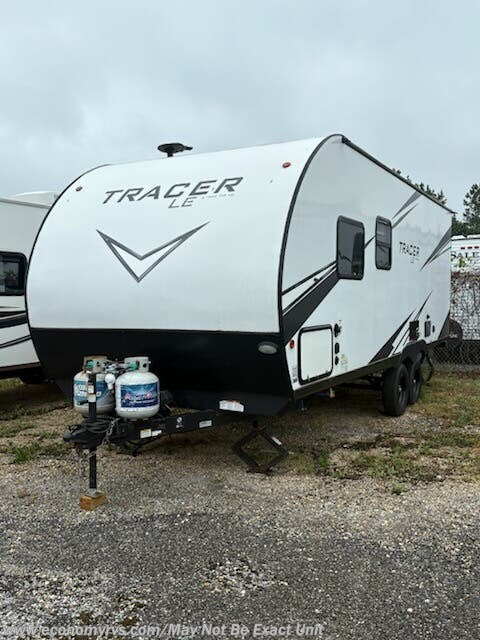 Call now about this 2021 Prime Time Tracer LE 200BHSLE! 2021 Prime Time Tracer LE 200BHSLE - Used Travel Trailer For Sale by Economy RVS, LLC in Mechanicsville, Maryland features CO Detector, Exterior Speakers, External Shower, Power Roof Vent, Screen Door
