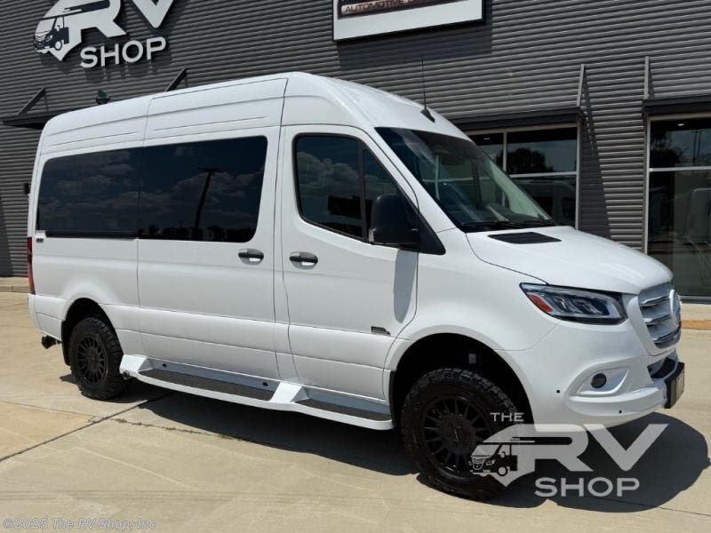 Email now about this 2025 Midwest Luxe Cruiser D4! New 2025 Midwest Luxe Cruiser D4 available in Baton Rouge, Louisiana