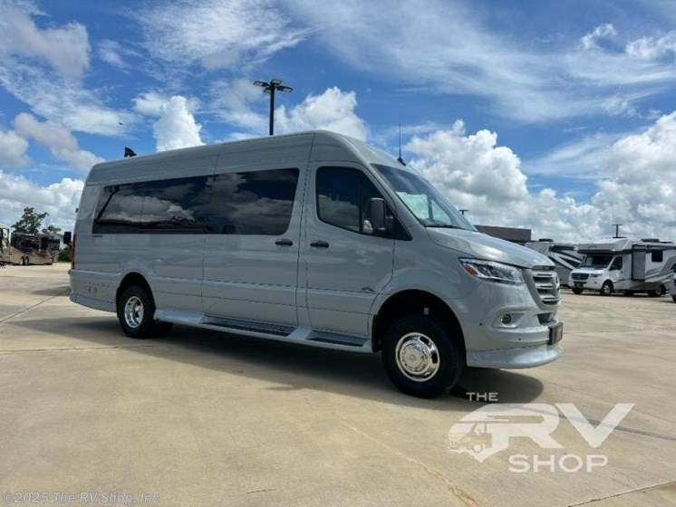 Email now about this 2026 Midwest Luxe Cruiser D6! New 2026 Midwest Luxe Cruiser D6 available in Baton Rouge, Louisiana