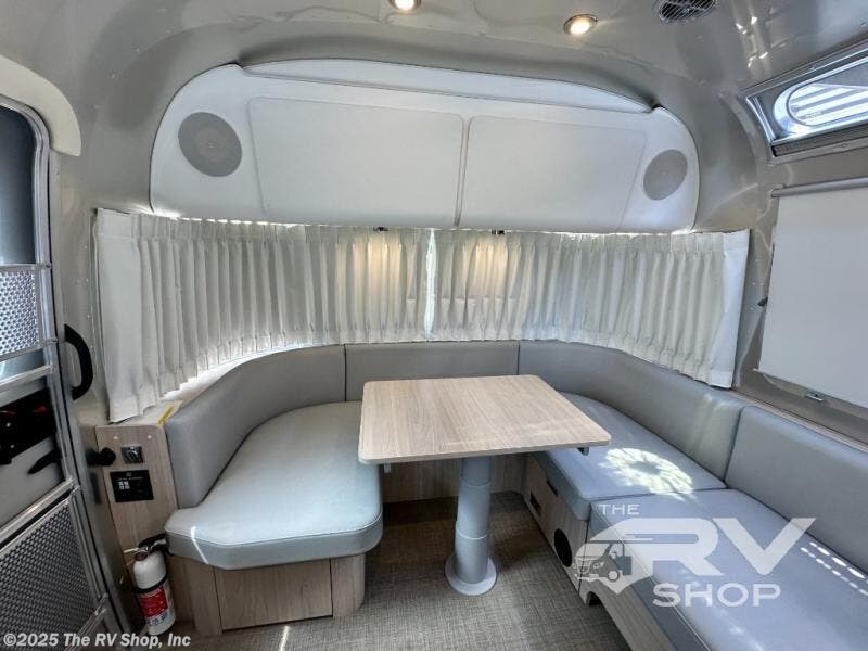 New 2026 Airstream Globetrotter 27FB Twin available in Baton Rouge, Louisiana