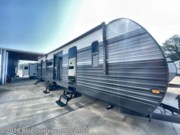 Contact us now about this 2026 CrossRoads Zinger 390DB! 2026 Zinger 390DB by CrossRoads from Blue Compass RV Canton in Wills Point, Texas